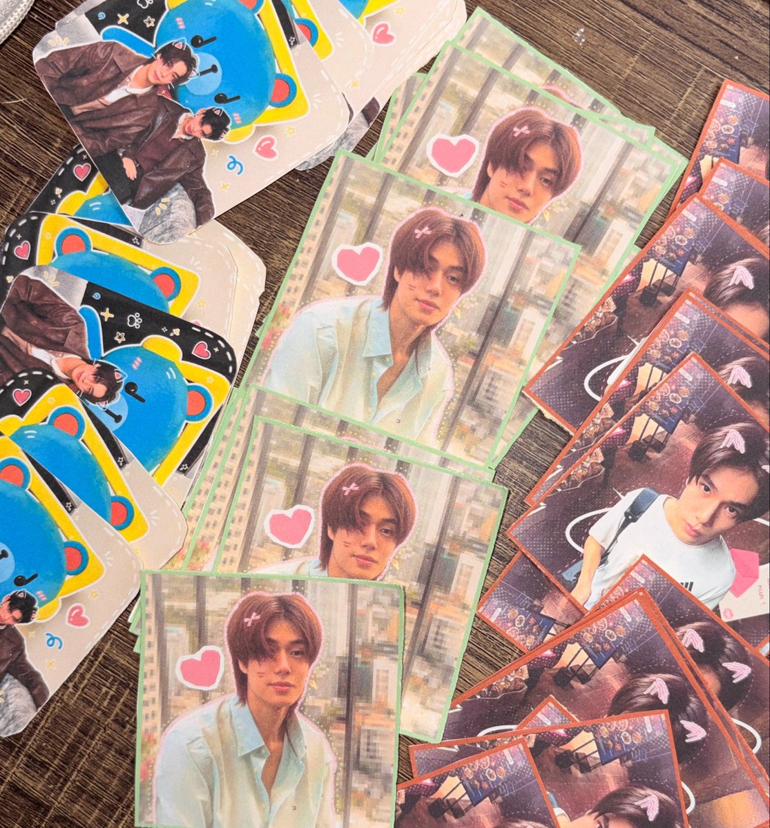 ppworbit's tweet photo. last-last i print sticker sendiri je sebab tak ada kedai yang nak tolong print sticker i 😭🤏🏻 so nanti sticker ni akan i bagi sekali dengan roti or snacks yang i bawak tau hehe 🤭 (note: the sticker's  design is from pinterest) https://t.co/dpwHqQp34G