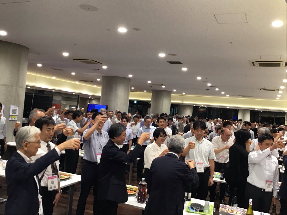 spsjpr's tweet photo. 第75回高分子討論会懇親会です。多くの方からご参加をいただいております。高分子学会を皆さまに盛り上げていただけていることに感謝申し上げます。乾杯っ！ https://t.co/slYUpzMw5r