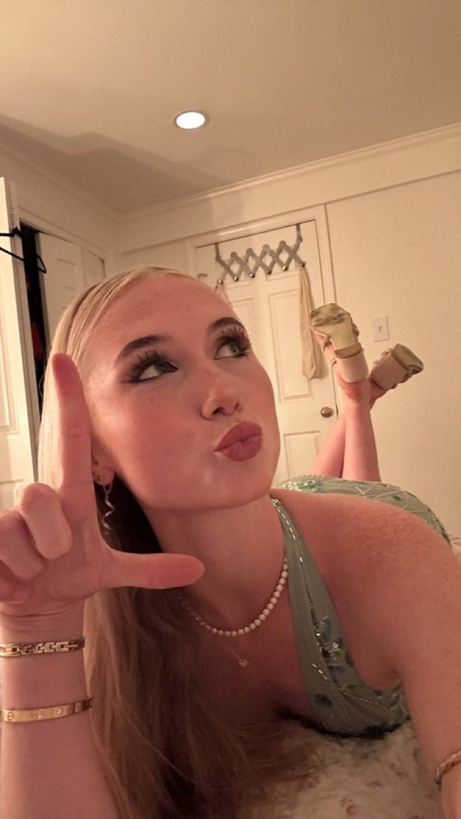 allforchloee_'s tweet photo. Goddess needs tribute. Video calls start at $70/hr. Don’t waste my time with lowball offers. Pay up or get blocked. https://t.co/sPsaM4IMxP