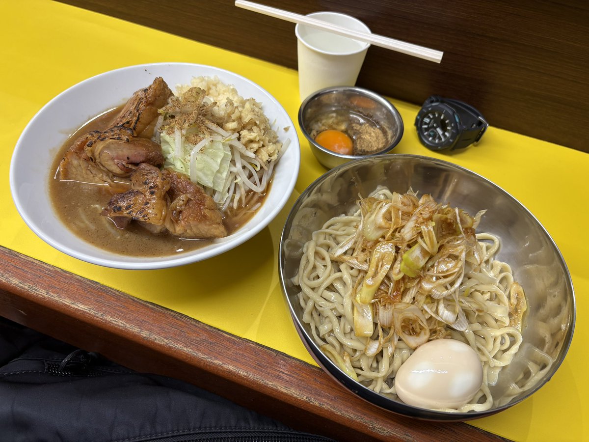snipe0606's tweet photo. 豚が1番脂が2番@戸田公園

･1番セット スキヤキ玉子 ヤサイマシ ニンニクマシ アブラナシ 魚粉少々
･つけめん変更 煮干スープ
･ブタ
･お心遣いm(__)m

🍜啜って応援ꉂ📣
人生色々あるけれど最後に笑えれば良いさ！
久しぶりのつけ🍜この麺好きだわ💘ブタさんも柔らか食べ応え抜群💞汁キレッキレ🔪 https://t.co/ulboFtgP9P