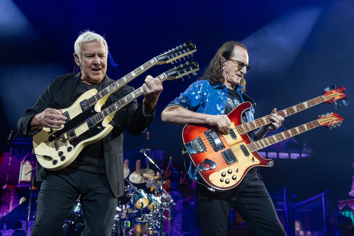 mtlgazette's tweet photo. Review: Rush makes emotional return to Montreal after 11 years, triumphing over tragedy https://t.co/HyrovJL42g https://t.co/gA6Uc8xRJS