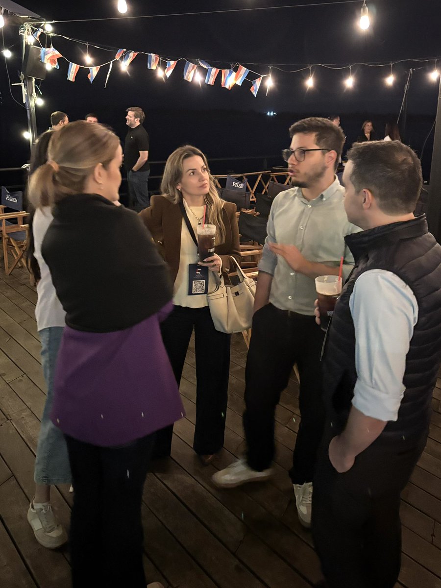 gabiadornoj's tweet photo. Y como SIEMPRE querés instalar cosas sacando de contexto TODO, no me queda de otra que quitarte la careta una vez más 😆 las fotos que publicaste fueron en un evento/conversatorio imparcial organizado por ASEPY (Asociación de emprendedores del Py) de la cual soy socia activa como emprendedora y mi marido es el actual Vicepresidente. Lunes fue el espacio con el otro candidato y ayer con Sole 💛 Te dejo igual acá más fotitos para que analices 😉