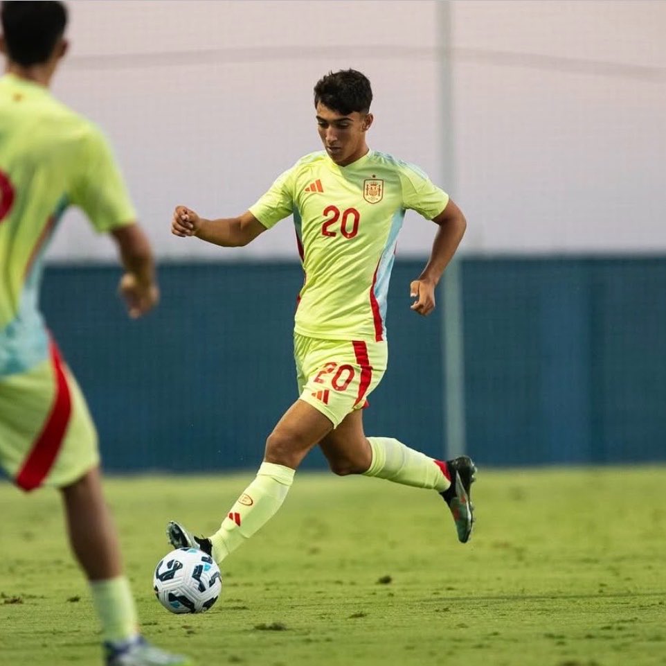 FabrizioRomano's tweet photo. ⚪️🏡 José Mourinho on 19 year old new signing Sergio Martinez: “He will be on the bench tomorrow. We trust him”. https://t.co/x1gjjaBN1Y