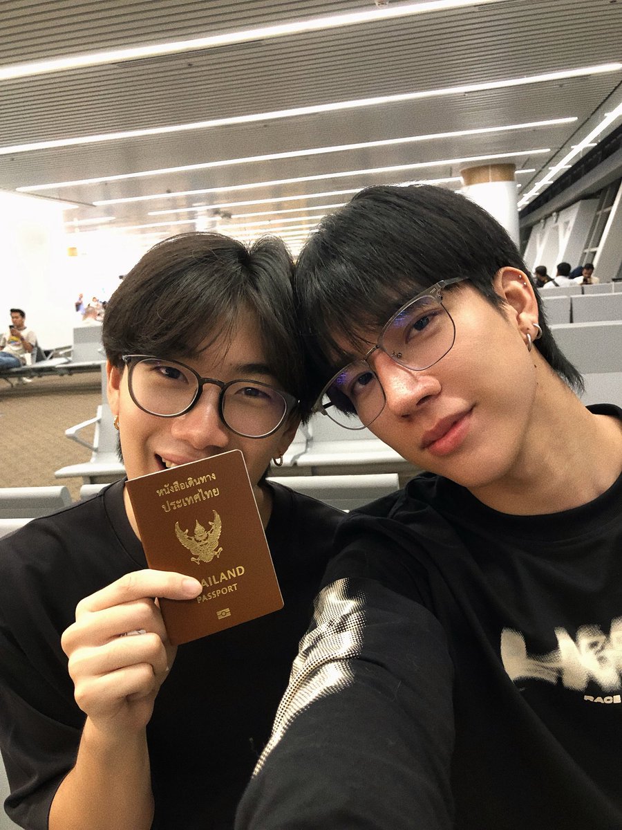 FThanatsarun's tweet photo. First time korea w/ @Thakornkk_ https://t.co/TyUaS55i5o