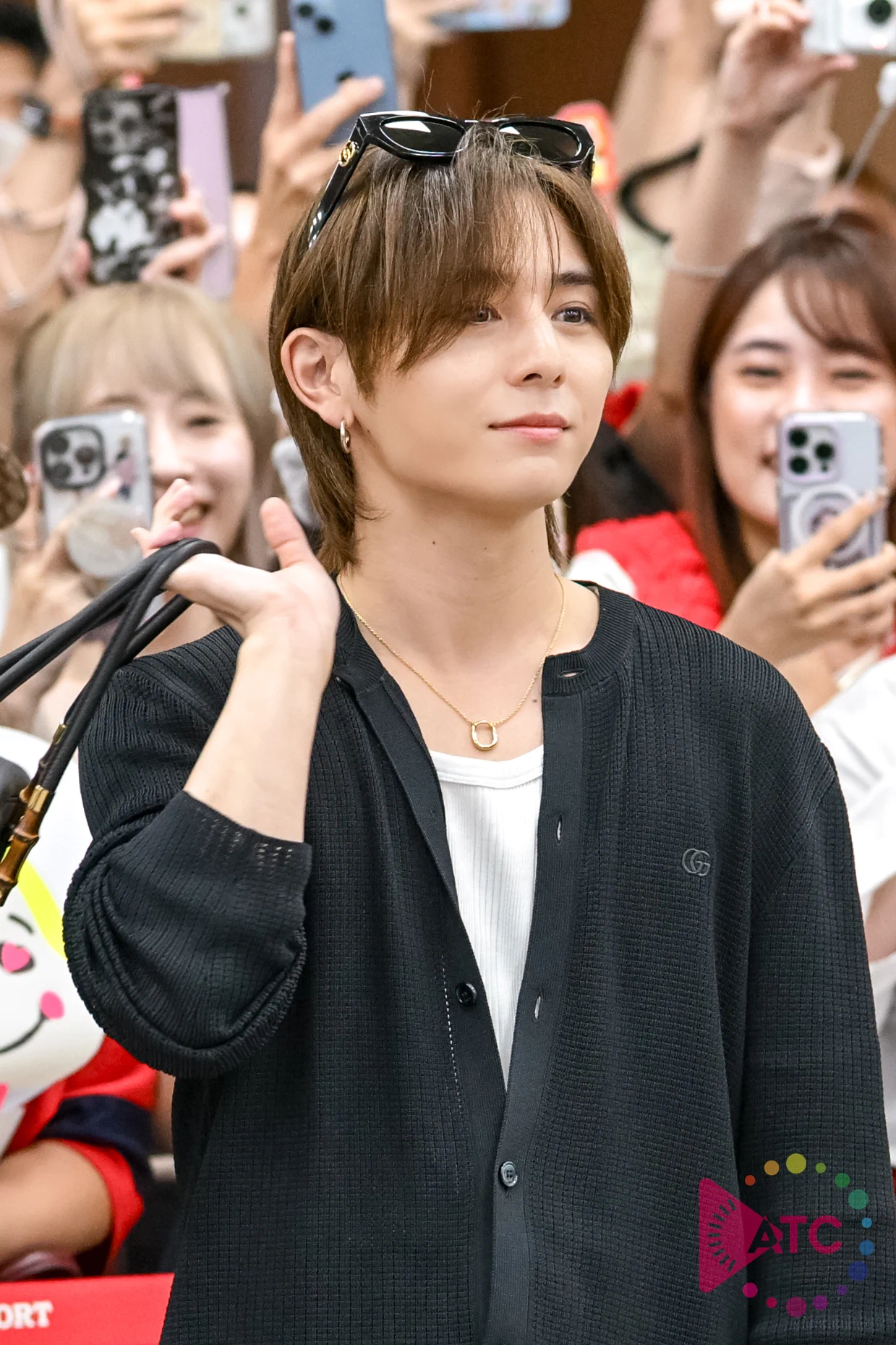 山田涼介、ソロアジアツアー台北公演へ到着 650人ファンが出迎え