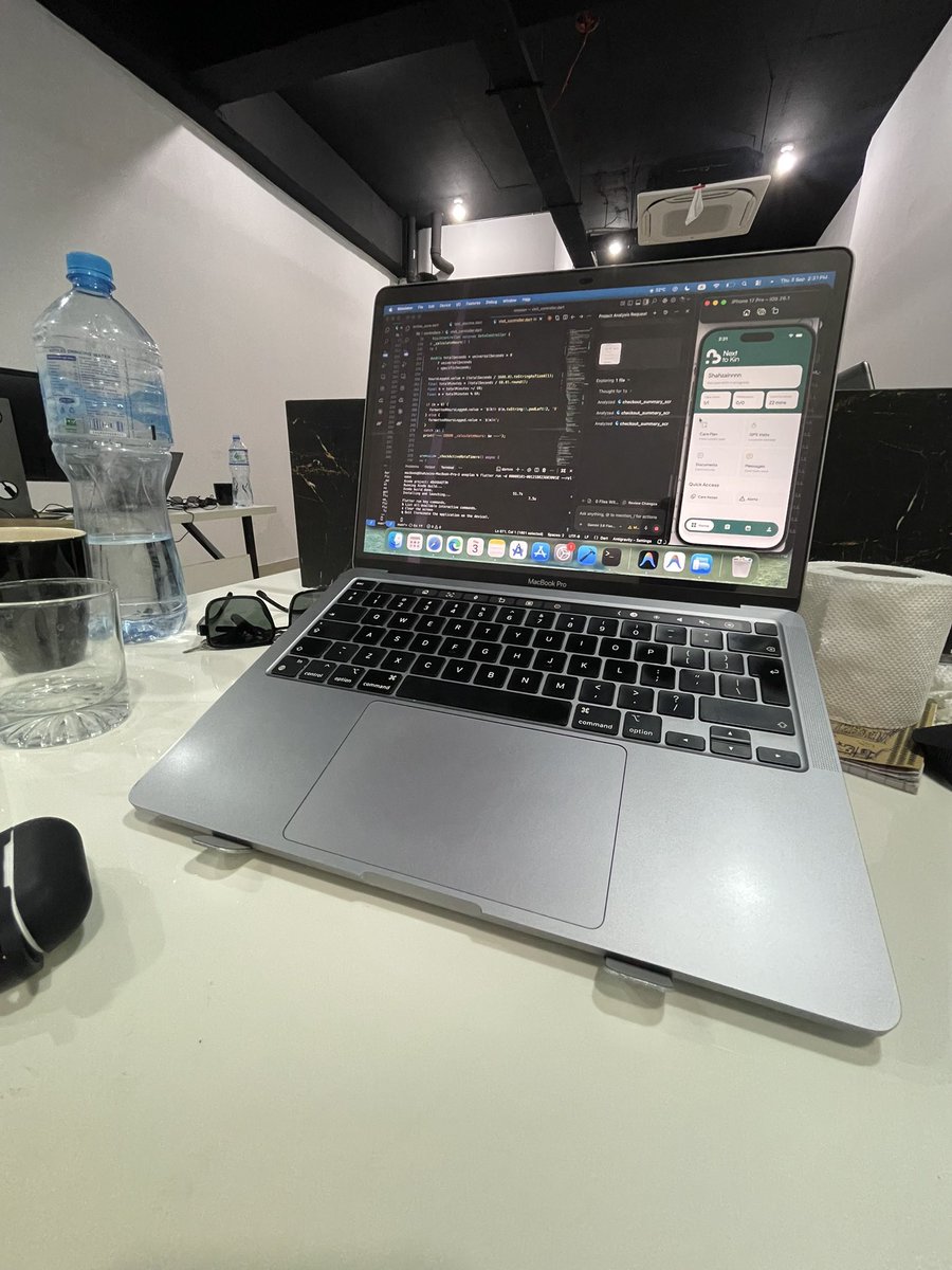 BalochCodes's tweet photo. Boss is working 😌 #balochcodes #flutter #zaynpdf #softwaredeveloper #coding https://t.co/HK3AqQYgEM