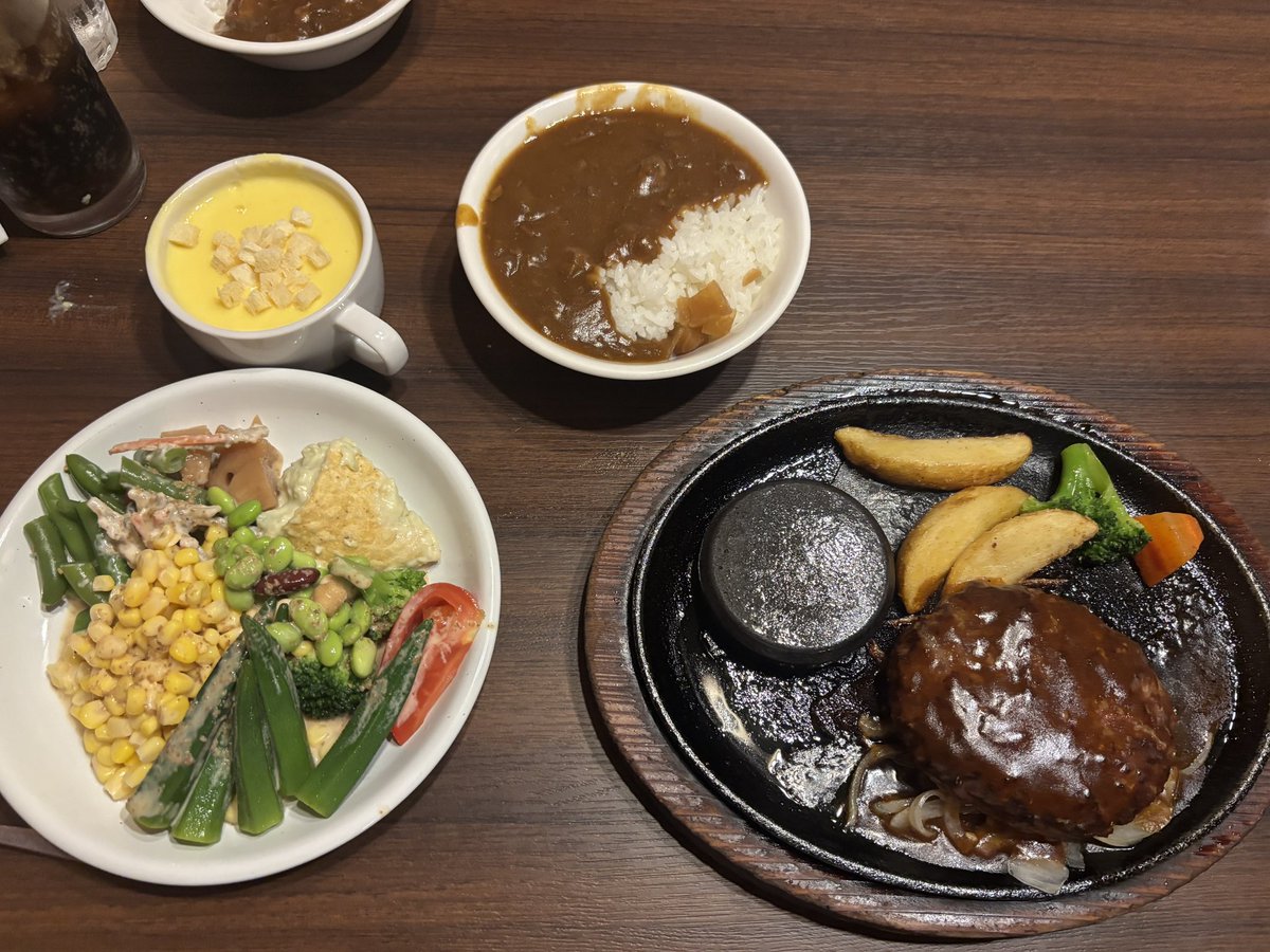 nobo0612k's tweet photo. #あさくま
#小牧店
3回目の訪問ハンバーグ美味い😋 https://t.co/HwvjqC84vo