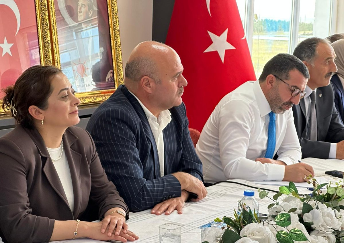 Ademcalkin's tweet photo. 📍Selim İlçe Danışma Toplantısı  

AK Kadrolar olarak işimiz hizmet, gücümüz millet.

Selim İlçe Danışma Toplantımızı, İl Başkanımız Muammer Sancar, Kadın Kolları Başkanımız Zelal Sara,  İlçe Başkanımız Resul Beşkaya ve Teşkilatımızın katılımı ile büyük bir dayanışma ve kardeşlik içinde gerçekleştirdik.

Saha çalışmalarımız, Selim'imizdeki devam eden projeler , önümüzdeki dönemde neler yapacağımız üzerine, dava arkadaşlarımız ile istişarede bulunduk.

Biz vaat etmiyoruz. Yapacağımız bir şey varsa yapıyoruz ve ilçemizin büyümesi, kalkınması için çalışıyoruz.

Tecrübemiz, birikimimiz, kadrolarımız ile her zaman Selim'imizin emrindeyiz.

Toplantımızın, ilçemiz ve teşkilatımız için hayırlara vesile olmasını diliyorum.
#SelimİçinCanlaBaşla
