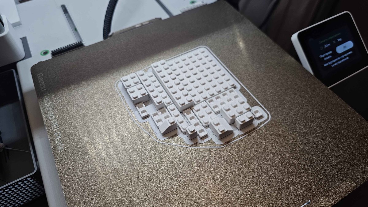 homerender's tweet photo. Started a small side project just for fun: an online editor for my own building blocks. Build a model in your browser, then export it for 3D printing. Already have some early results 😃
#3DPrinting #BuildInPublic #IndieDev #BuildingBlocks #LEGO https://t.co/cxEm3Fs5w7