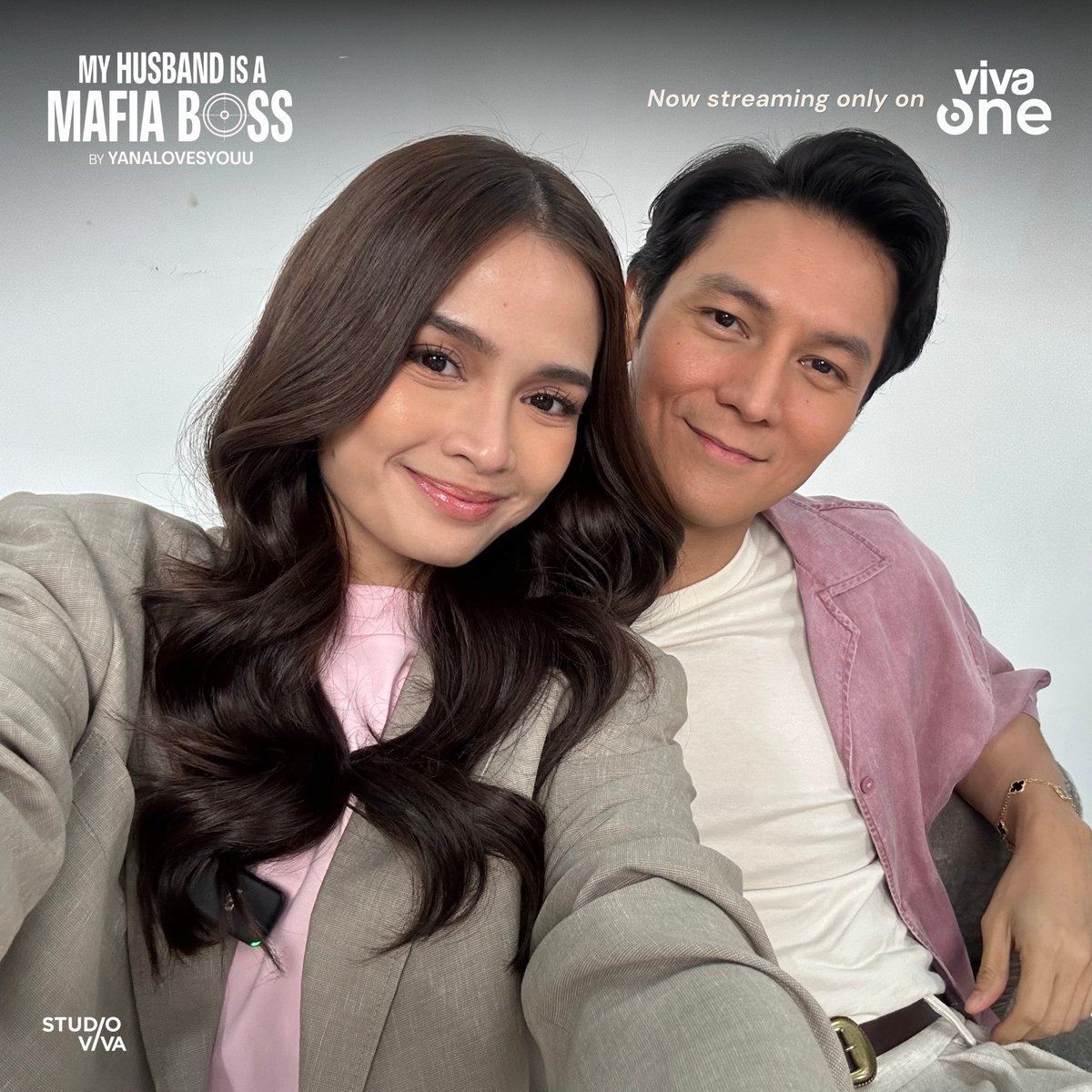 StudioVivaPH's tweet photo. Back at it again with the mafia boss and wife. 🩷

Don’t miss the RECAP EPISODE: Dong and Wife’s Pasabog Reception and ALL THE EPISODES of My Husband Is A Mafia Boss, streaming only on Viva One: https://t.co/EugQtur6wF

#MyHusbandIsAMafiaBoss
#MHIAMBDongAndWifesPasabogReception https://t.co/yUUMfltE1D