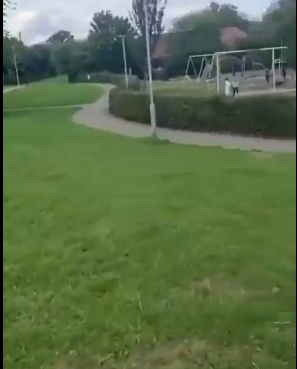 Nuthatch12010's tweet photo. @CountBiffa @MrTibblesNewEra @franktighe62 No you have to watch for random people kicking you in the head if you are outside the park, can't see into the park, but are in the vicinity https://t.co/M5bqrtDwvu