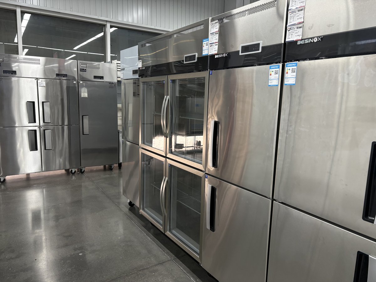 sen_fu30167's tweet photo. Elevate your kitchen with our upright commercial refrigerator &amp; freezer! Durable stainless steel, customizable doors—perfect for hotels, canteens, and restaurants. 🍽️ #CommercialKitchen #FoodStorage #fyp #foryou https://t.co/q64gL5GJ1N