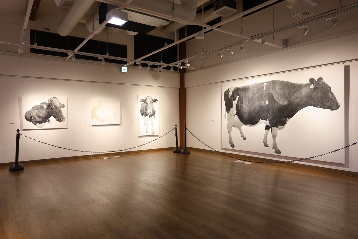 guuteimoku's tweet photo. ブログを更新しました。
冨田美穂作品展ー小清水の牛ー無事会期が終了しました。
会期中、たくさんの方にお越しいただきました。
本当にありがとうございました！
https://t.co/QbqagNNvlk https://t.co/BjAfUgKqns