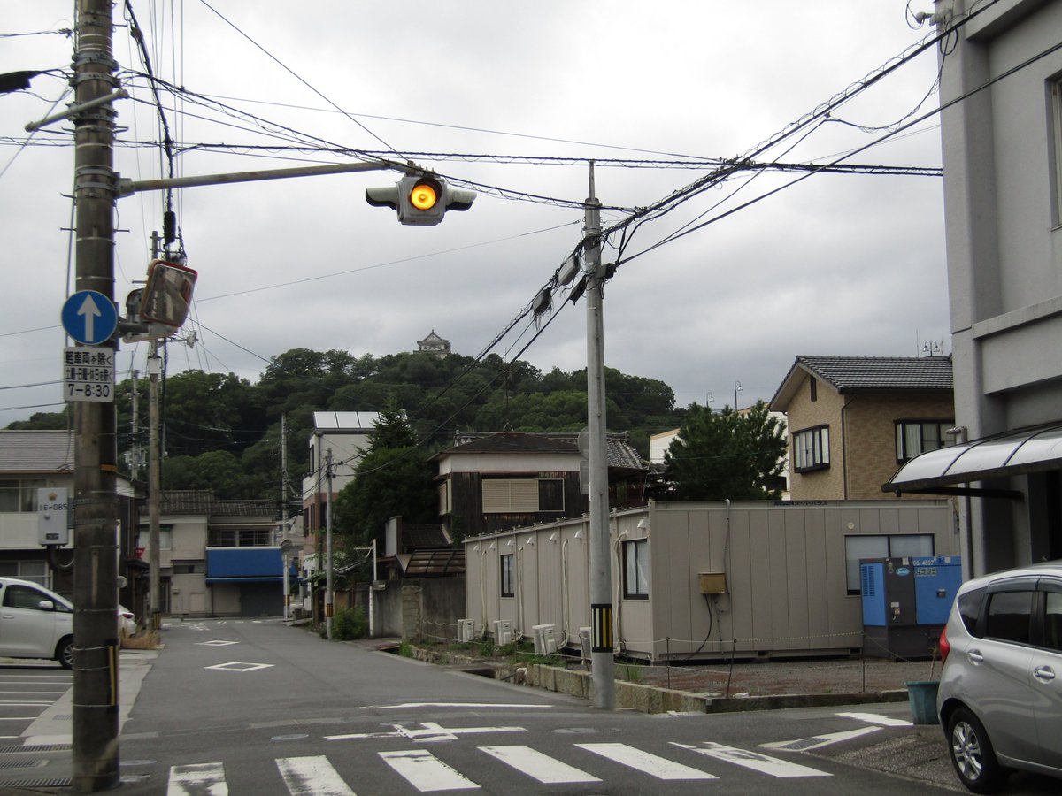 signal2010's tweet photo. #過去の撮り信 #信号機
愛媛県宇和島市御徒町1
FRP製の四方向一灯点滅が設置されています。現在も残っているかは不明です。 https://t.co/9tfzZ1RySg