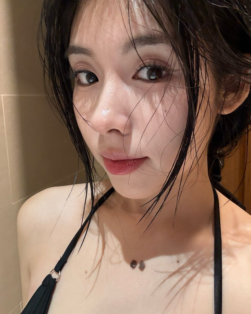kobayashitgk's tweet photo. 如果今天只能记住‌一个画面，我会选​露台的突然降温的傍晚，安静又自由。‌先把这一刻记下‍来。 https://t.co/d9zhXlBHlQ