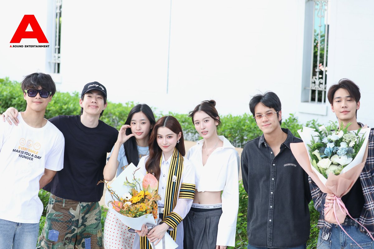 around_ent's tweet photo. “โอม - ออฟ - ตู - วิว - นนน - ดิว” มาร่วมแสดงความยินดีกับ “พรีม ชนิกานต์” ในงานซ้อมรับปริญญา คณะพาณิชยศาสตร์และการบัญชี สาขาการตลาด (Marketing) จุฬาลงกรณ์มหาวิทยาลัย

CONGRAT PRIM NEW JOURNEY
#PrimiilyGraduationsDay #primiily
#ohmpawat #OffJumpol #tontawan
#viewbenyapa #mynameisnanon #dew_jsu