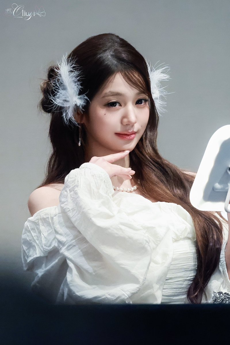 Oliuyi_0831's tweet photo. 260903🖤🤍🐰

 #아이브 #IVE #장원영 #JANGWONYOUNG #원영 #WONYOUNG #ウォニョン https://t.co/k1Qk1gZS0x