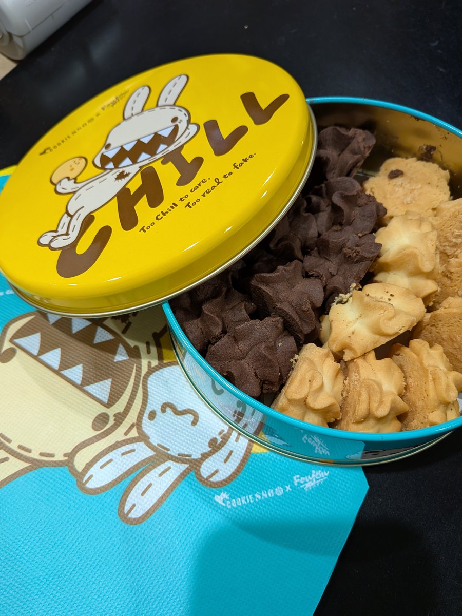 akrNNO's tweet photo. 台北行ったら毎回絶対に買ってくる私の激推クッキー。
サクホロが過ぎる新食感!
今回は中秋バージョンで缶もショッパーも可愛かった! #cookie886 https://t.co/qvi08E869Z