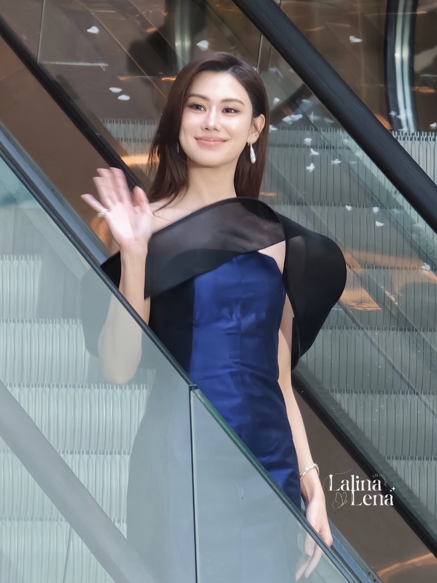 LalinaLena1999's tweet photo. พี่ฝรั่ง ลอยมาาาาแล้ววว

LENAMIU AT Y ENT AWARDS
#YEntertainAwardsxLenaMiu 
#LalinaLena #ลีน่าลลินา https://t.co/XQ8j0F3utV