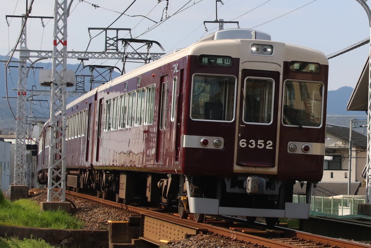 hankyu_ex's tweet photo. 🚃✨本日14時から一般募集開始！

有料イベント「名車6300系本線復活!! ～懐かしの特急 往年の路を行く～」の一般募集を開始します！

「阪急のクイーン」6300系が、大阪梅田駅～京都河原町駅間を特別運行。桂駅車庫線への特別入線や往年のドアカットを彷彿とさせる運行、車両展示会など、この日ならではの特別な体験をお楽しみいただけます。

阪急電鉄鉄道ファンクラブ会員募集枠にご応募いただいた方も、一般募集枠へお申し込みいただけます。

📅10/10（土）・11（日）
 🎫参加費20,000円
 ※応募多数の場合は抽選となります。

☆詳しくはコチラ
→https://t.co/mRFwKdNfrg

#阪急電車 #6300系 #阪急京都線 #阪急電鉄鉄道ファンクラブ