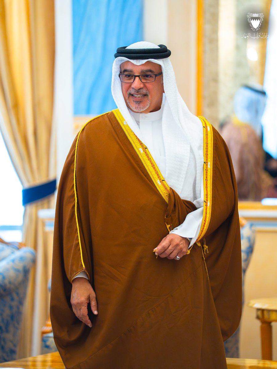 BahrainCPnews's tweet photo. صاحب السمو الملكي الأمير #سلمان_بن_حمد آل خليفة ولي العهد رئيس مجلس الوزراء، يلتقي سعادة الدكتور محمد بن مبارك ج��عة وزير التربية والتعليم و مدراء المدارس التي حصلت على ختم الجودة الذهبي في إطار الدورة الخامسة من مراجعة أداء قطاعي التعليم والتدريب في مملكة #البحرين الصادرة عن هيئة جودة التعليم والتدريب #فريق_البحرين