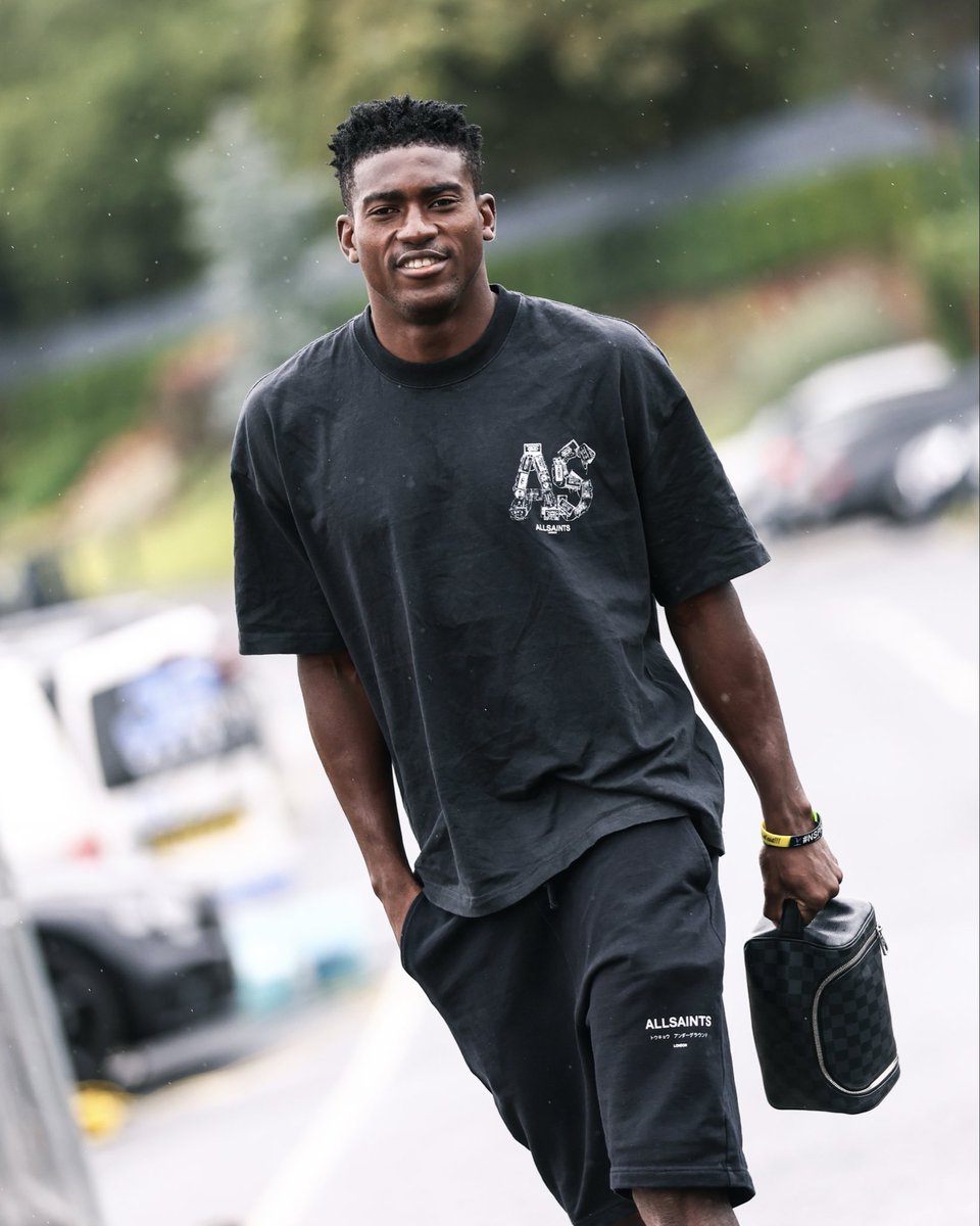 CoventryCityFC's tweet photo. Thursday arrivals. 💧 https://t.co/QXBtABGhmP