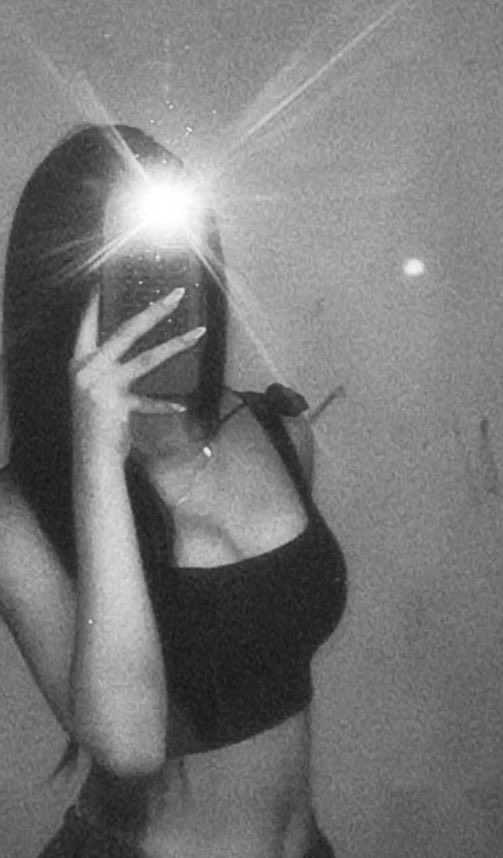 Yv3saint1's tweet photo. badly need me some paypigs for my nails ❤️ https://t.co/t5enc053R4