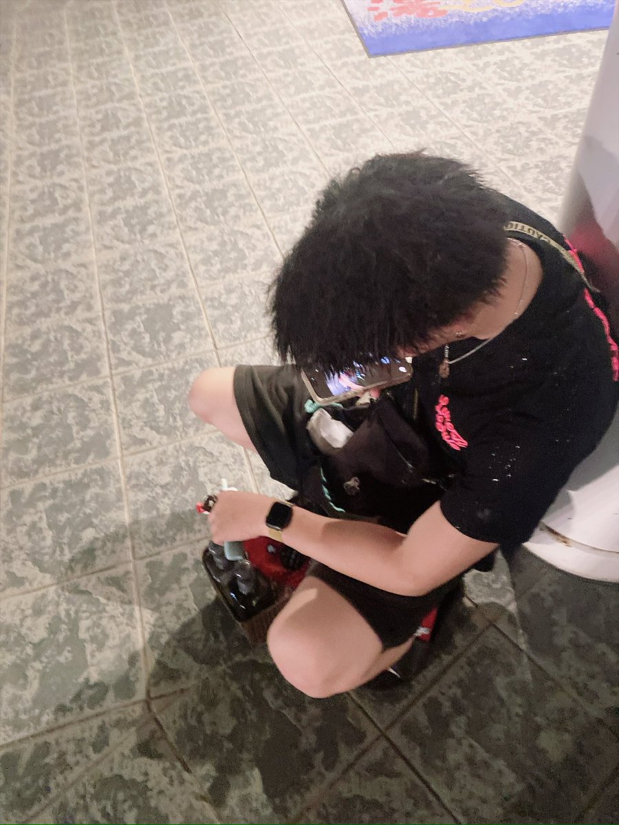 ppkk791's tweet photo. 写真撮ってるところ盗撮された😁 https://t.co/wwojmqcc4N