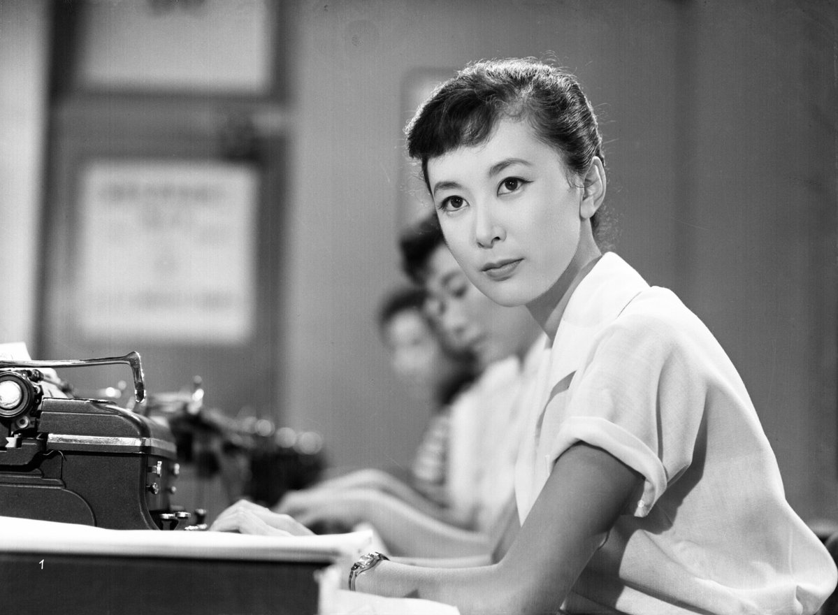 sunsuntheater's tweet photo. 【上映決定！4/4】

公開70周年。岸恵子出演作品。

1956年公開
『早春』
9月25日より1週間限定上映決定！

世界の映画史上に燦然と輝く名作「東京物語」の名匠・小津安二郎監督��、池部良、淡島千景、岸惠子を主役陣に据え、とある夫婦が直面する危機を描いた名作。 https://t.co/c2FD4HBvbt