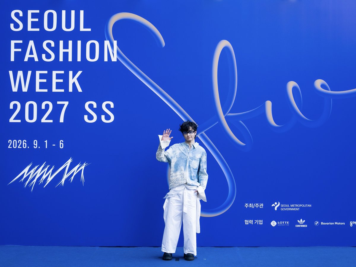 DomundiTV's tweet photo. First Moments with MMAM. 🩵

Wave @waavetnp joins MMAM at Seoul Fashion Week 2027 SS, taking in the atmosphere and the brand’s latest presentation. 

Thank you, MMAM, for having Wave as part of this special moment in Seoul. 

WAVE IN SFWSS27
#MMAMSS27xWAVE
#MMAM
#seoulfashionweek2027ss
#waavetnp