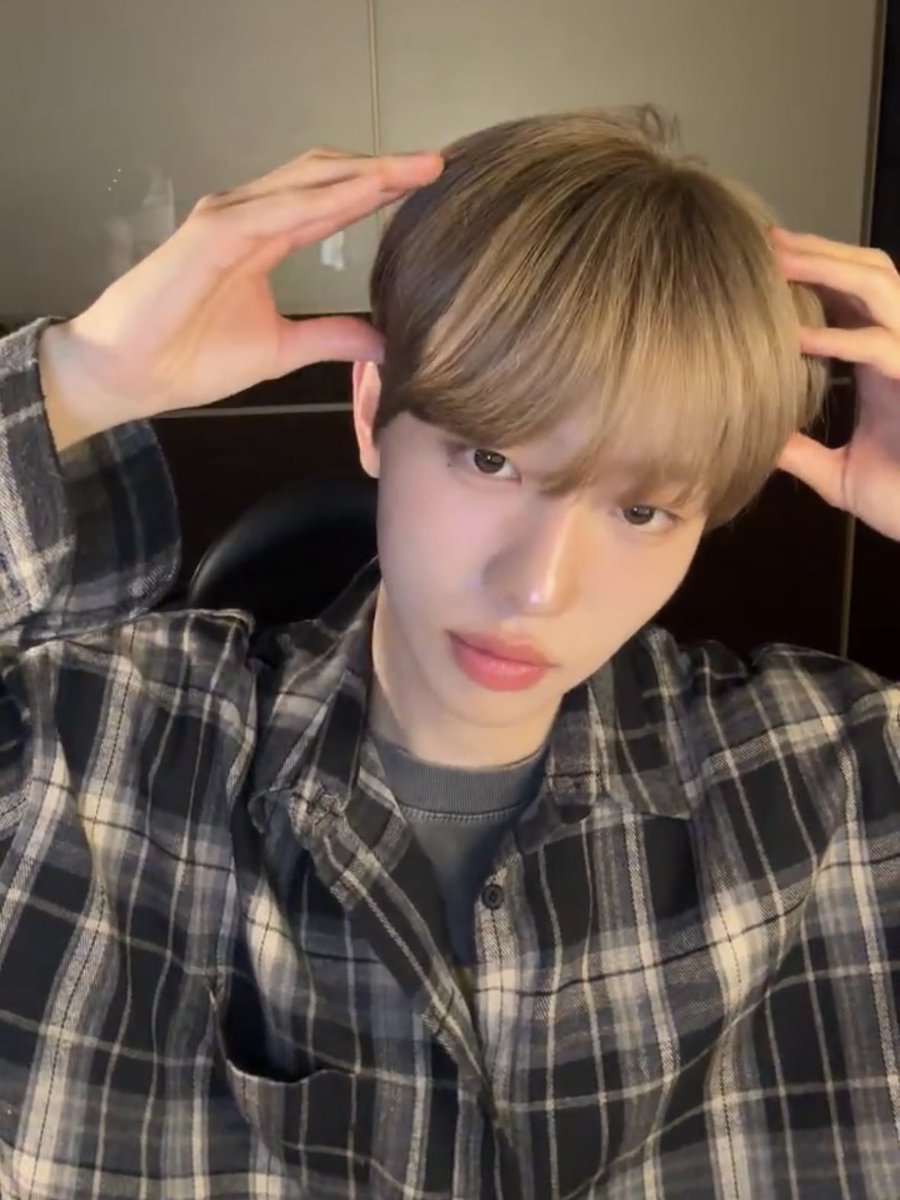 itsyourday99's tweet photo. 2026 위버스 라이브 #이협 #LEEHYEOP https://t.co/4KjW0q7uur