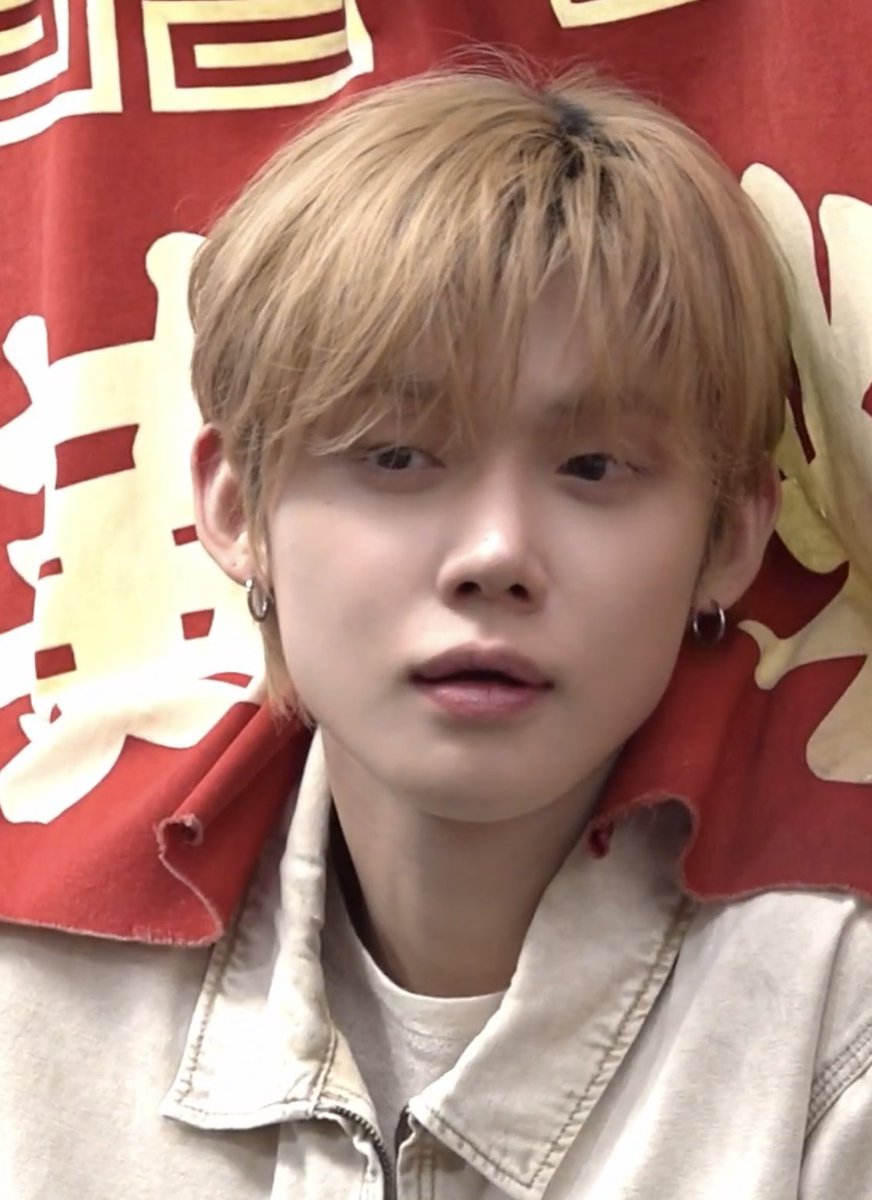 jellyyjn's tweet photo. have you ever seen someone so beautiful that you’re left in awe https://t.co/MUvlXY3r9S