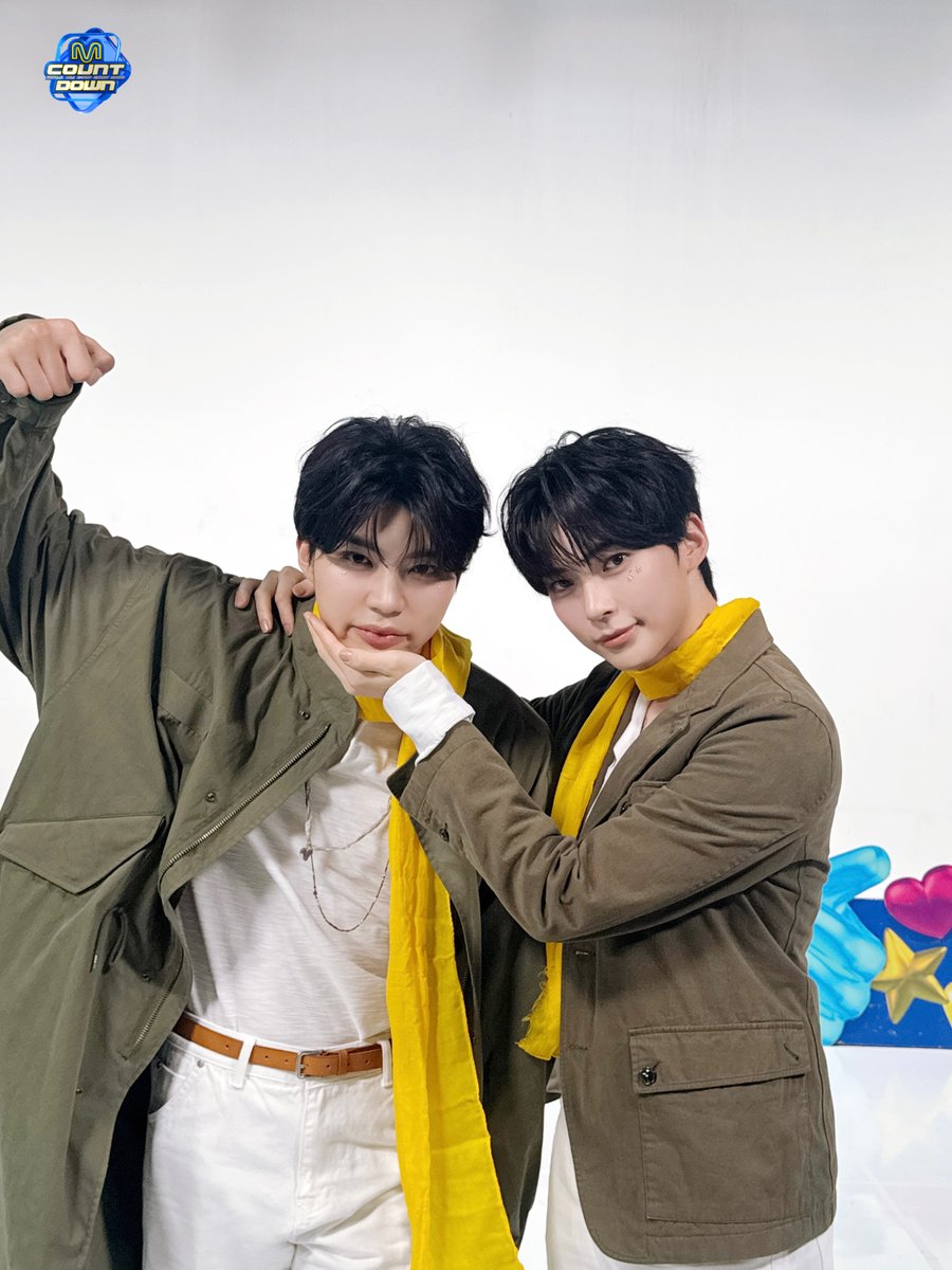 MnetMcountdown's tweet photo. 🎁 어린햄자와 어린꼬물이가 왕 귀여우니까 제로즈에게 원본 선물

#MCOUNTDOWN #엠카운트다운
#성한빈 #박건욱 #ZEROBASEONE https://t.co/VIa7GmjX31
