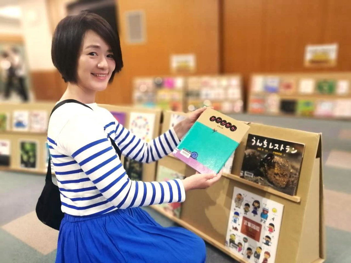 smbmiyakojima's tweet photo. 大阪市子ども読書フォーラムへ📚

「10代と読書の距離をどう縮めるか」をテーマにしたフォーラムに参加しました。

都島区の友渕中学校からは、「絵の本ひろば」の事例報告がありました。
生徒のそばに本のある場所をつくり、自由に手に取れる環境を整える取り組みです。

子どもたちが自然に本と出会える環境づくりについて、これからも学んでいきたいと思います。

#都島区 #友渕中学校 #読書