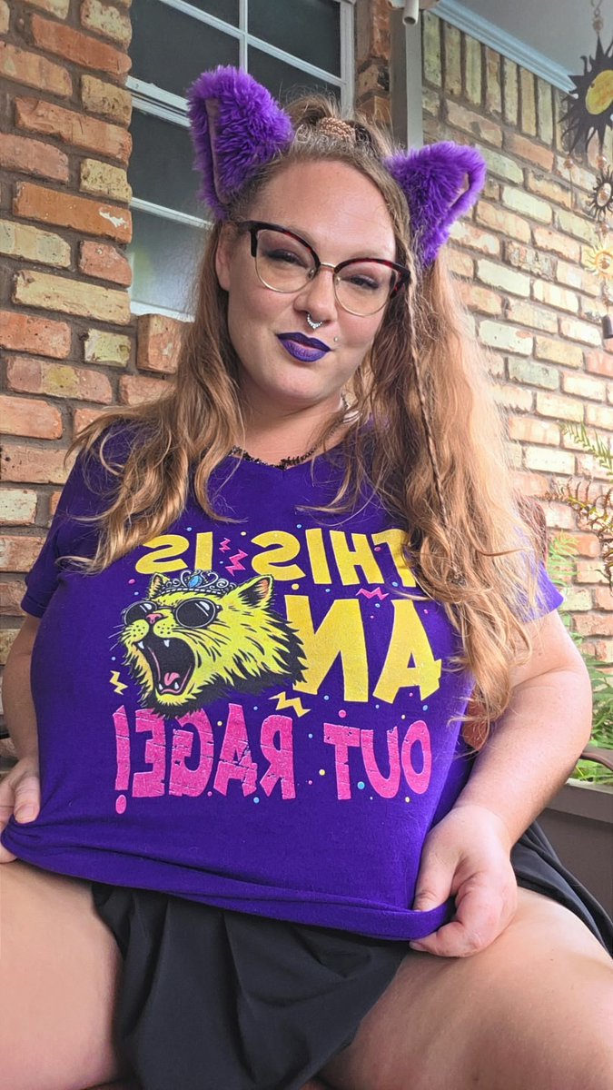boytrapbaby's tweet photo. I'm in the Princess Posse. IYKYK ๐๐
#bbw #DCC #dungeoncrawlercarl #princessdonut #purpleaesthetic #altgirls #bigboobs #jcup #catgirl #catears #redhead #curvy #lipstick https://t.co/dTmYcuVXjm