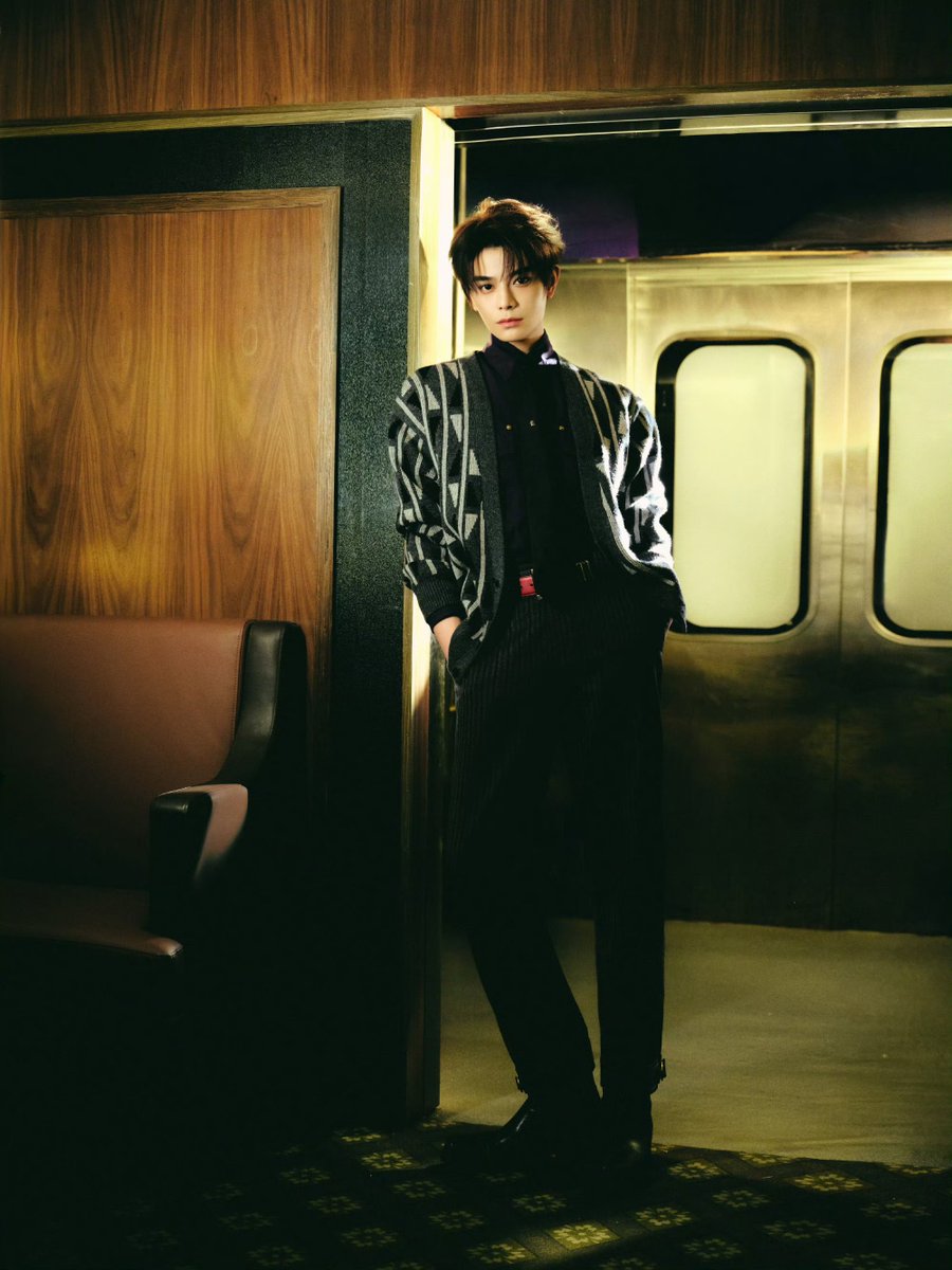 DingYuxi_0720's tweet photo. 03 | 09 | 2026

[trans] Light and shadow set the scene, modern elegance becomes the picture, and effortless style takes shape.

©•丁禹兮工作室_OFFICIAL

#ติงอวี่ซี #DingYuxi #丁禹兮 https://t.co/KrYthha7vk