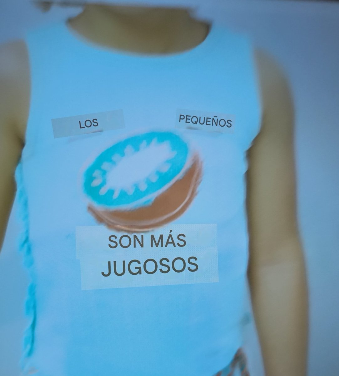 Garenak_RadFem's tweet photo. Una madre nos manda la foto de una camiseta para niñas, tremendamente inquietante, que vende @elcorteingles en su página on line
La vende con el lema en inglés pero se atraveria a venderla traducida al castellano?
Que es esto, que significa, SRS del @elcorteingles ? https://t.co/nv2Yy6NO7q