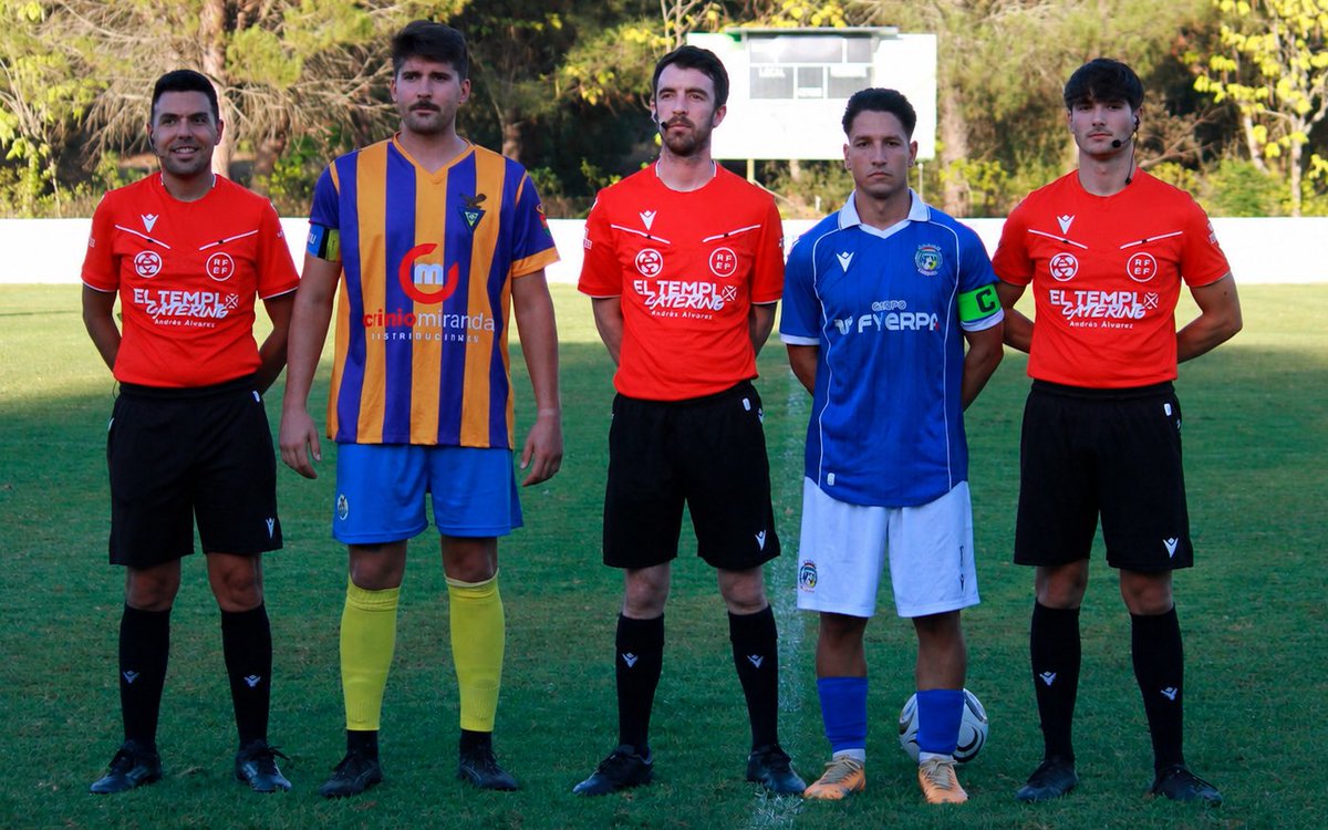 ARBNavalmoral's tweet photo. CP Talayuela VS CF Imperial Cuacos de Yuste, Amistoso 
Árbitro: Alberto Garro Sánchez
Asistente 1: Roberto Paredes Carrasco
Asistente 2: David Durán Padilla https://t.co/E0aFaHlihF