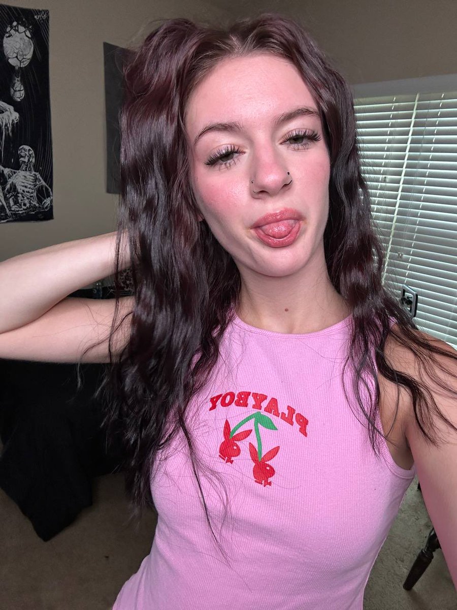 sweetmaevey's tweet photo. I love when he calls me his princess c: https://t.co/RPkB7qWNJ3