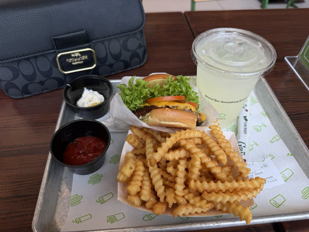 ryul4bel's tweet photo. late lunch after a shoot! #shottieats https://t.co/SdSanuuPwC