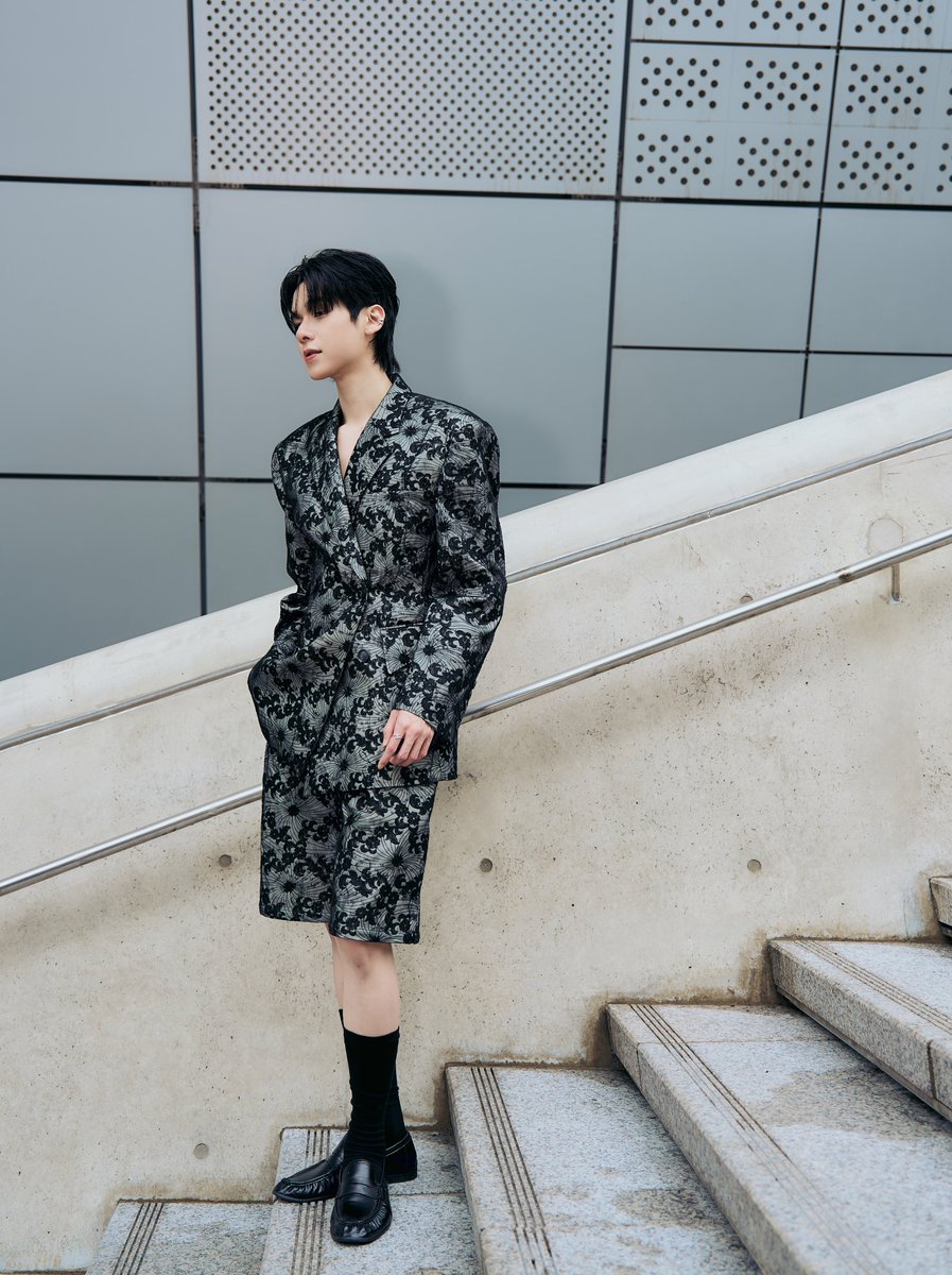 ohmkrit's tweet photo. glad to be here

OHM MEETS SEOUL FOR THE FIRST TIME
#DOUCAN27SSxOhm
#DOUCAN
#seoulfashionweek2027ss
#ohmkrit https://t.co/pjzlwtBqRV