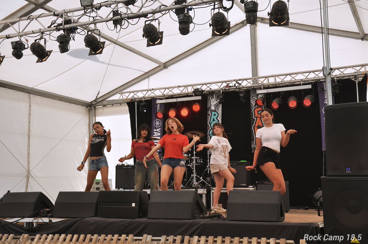 RockCampES's tweet photo. Septiembre, todo reposado, y seguimos flipando 🧡

La 1ª edición de K-Pop Camp nos dejó a todos con la boca abierta. Llegasteis con mogollón de coreos aprendidas de casa y os comisteis el escenario. ¡Sois unas jefas!

Esto no ha hecho más que empezar 🤟

#KpopCamp https://t.co/DLIPbw1fLL