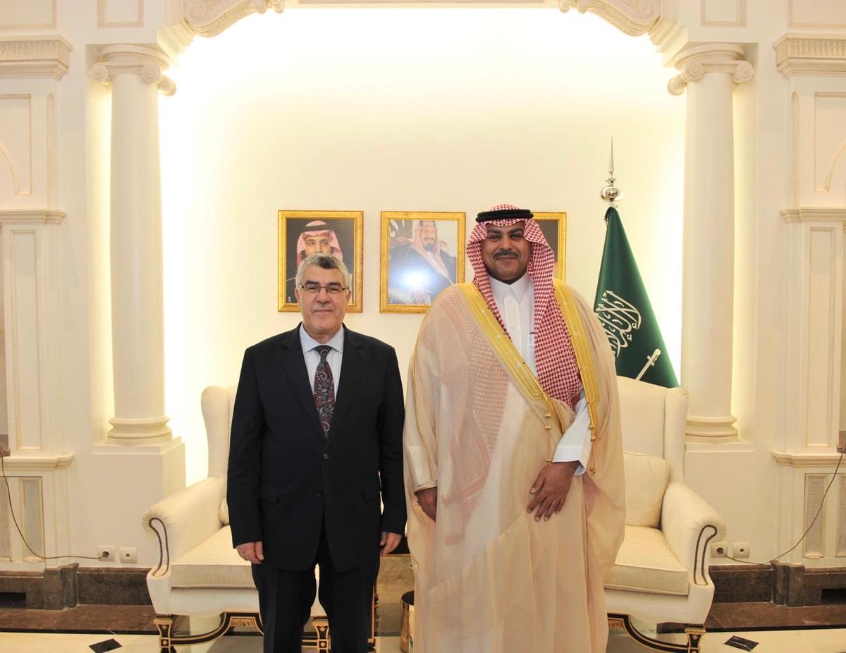 FahadAALDOSARI's tweet photo. سعدتُ اليوم باستقبال زميلي سعادة سفير الجمهورية الجزائرية الديموقراطية الشعبية لدى الجمهورية اللبنانية السيد / خميسي عريف.
وجرى خلال اللقاء بحث سبل تعزيز التعاون المشترك بين سفارتي البلدين الشقيقين.
🇸🇦🇩🇿 https://t.co/a5jNnH4ya8