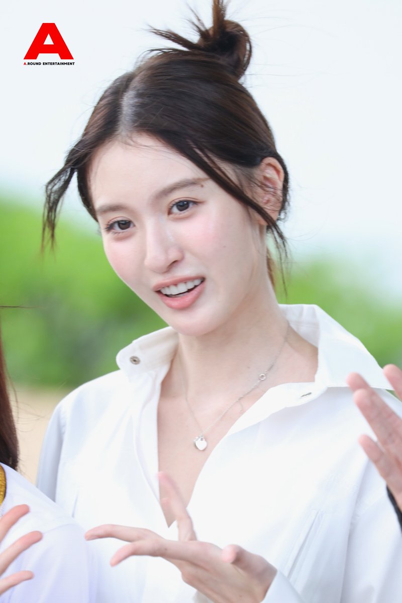 around_ent's tweet photo. “วิว เบญญาภา” ร่วมแสดงความยินดีกับ “พรีม ชนิกานต์” ในงานซ้อมรับปริญญา คณะพาณิชยศาสตร์และการบัญชี สาขาการตลาด (Marketing) จุฬาลงกรณ์มหาวิทยาลัย

CONGRAT PRIM NEW JOURNEY
#PrimiilyGraduationsDay 
#viewbenyapa https://t.co/BlSYAT5K5T