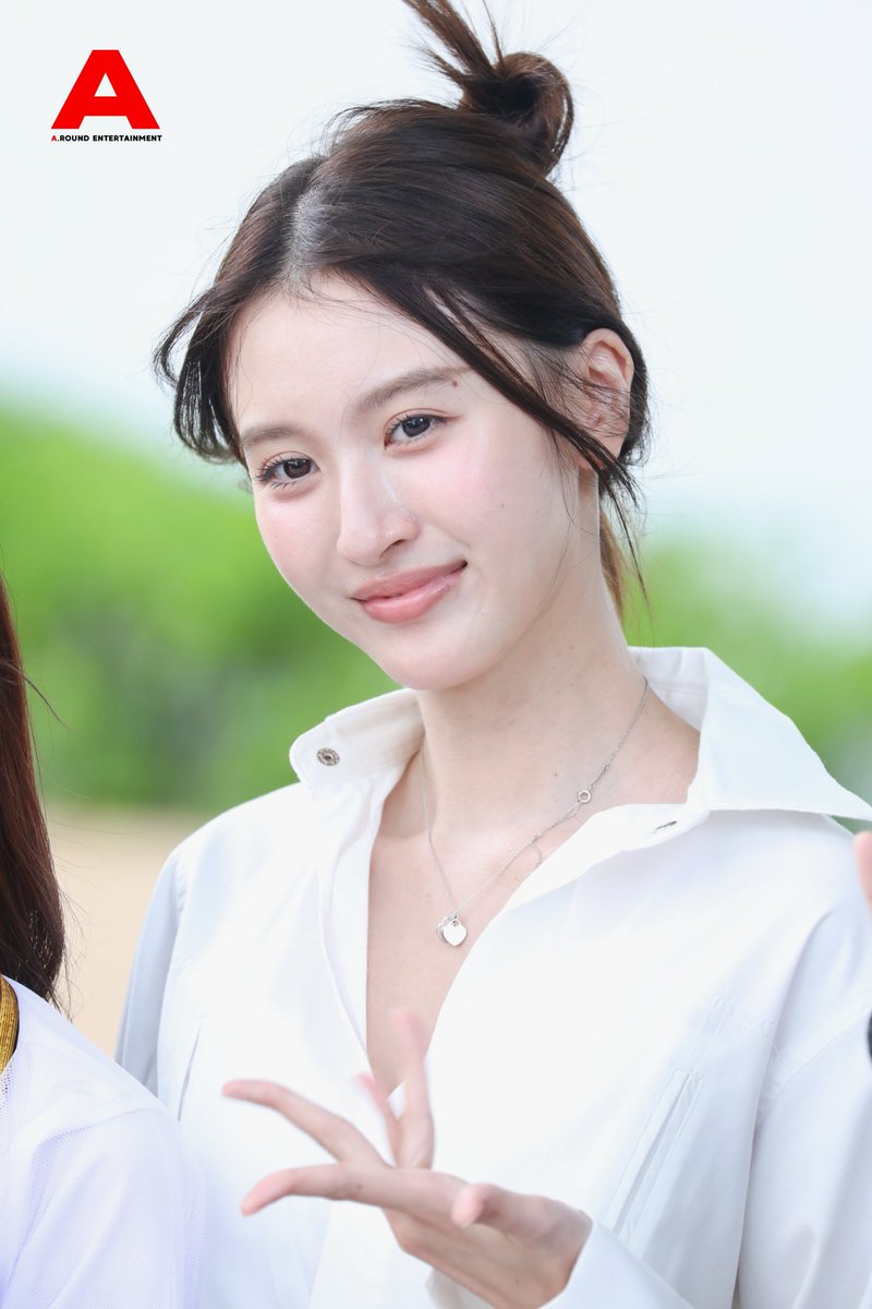 around_ent's tweet photo. “วิว เบญญาภา” ร่วมแสดงความยินดีกับ “พรีม ชนิกานต์” ในงานซ้อมรับปริญญา คณะพาณิชยศาสตร์และการบัญชี สาขาการตลาด (Marketing) จุฬาลงกรณ์มหาวิทยาลัย

CONGRAT PRIM NEW JOURNEY
#PrimiilyGraduationsDay 
#viewbenyapa https://t.co/BlSYAT5K5T