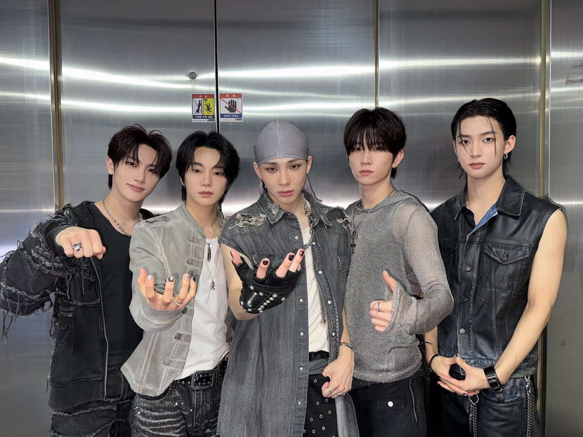 TNX_Official's tweet photo. [#TT]
TNX Today | 260903
📸 Mnet M COUNTDOWN
 
#TNX #티엔엑스
#Die_Another_Day
#PNATION #피네이션 https://t.co/CRtHir4hHT