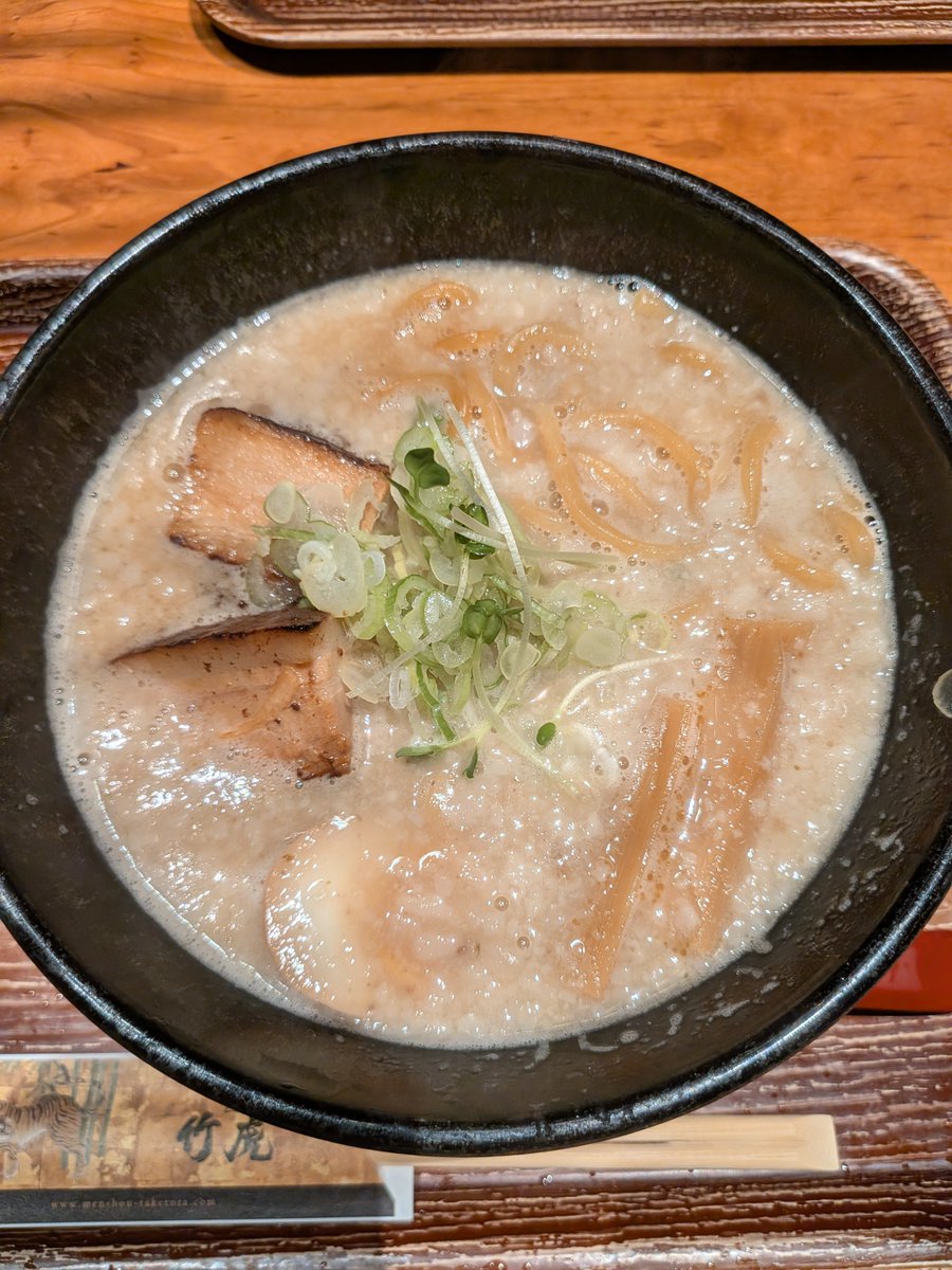 tyaimahi's tweet photo. 背脂醤油豚骨。たまには背徳系もいい。 https://t.co/0G9E8oeRKf