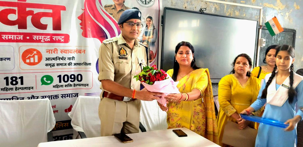 sultanpurpolice's tweet photo. #SP_STR श्री विनीत जायसवाल द्वारा मिशन शक्ति अभियान 5.0 के अंतर्गत केश कुमारी इंटर कॉलेज, सुलतानपुर में छात्राओं को महिला सुरक्षा, सम्मान, आत्मनिर्भरता एवं साइबर अपराधों से बचाव के प्रति जागरूक किया गया।
इस दौरान छात्राओं को महिला हेल्पलाइन 1090, डायल 112, चाइल्ड हेल्पलाइन 1098, महिला हेल्पलाइन 181 एवं साइबर हेल्पलाइन 1930 सहित विभिन्न महत्वपूर्ण सेवाओं की जानकारी दी गई। साथ ही सोशल मीडिया के सुरक्षित उपयोग, ऑनलाइन फ्रॉड, फेक अकाउंट एवं डिजिटल सुरक्षा के प्रति भी सचेत किया गया।
कार्यक्रम में विद्यालय की प्रधानाचार्या, साइबर थाना प्रभारी, मिशन शक्ति टीम सहित अन्य अधिकारी/कर्मचारीगण उपस्थित रहे।
#UPPolice