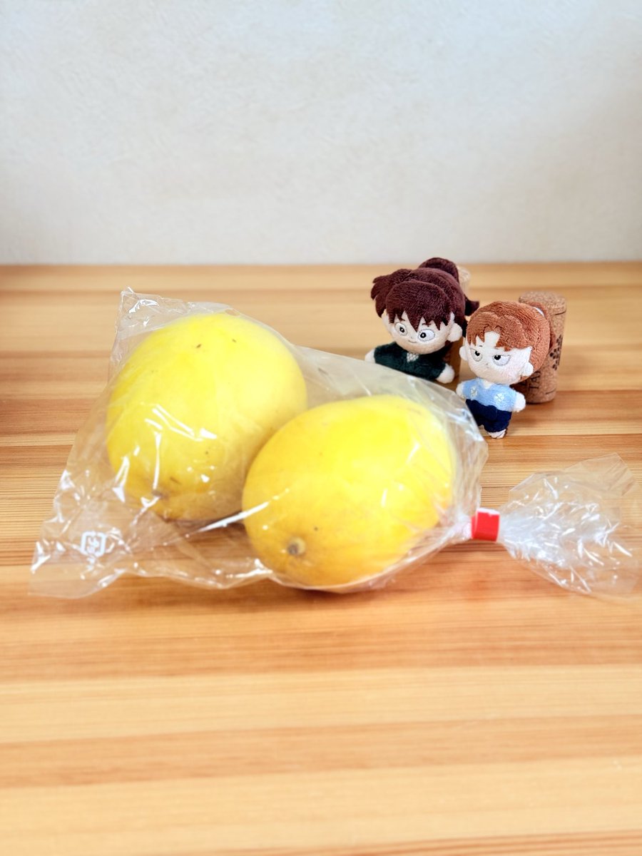 ohagi_yofune's tweet photo. マクワウリ🍈(近所の産直で2こ160円)
夏の名残だね

前に駄文を書いたので買ってしまった https://t.co/5UPFMsZ5Yl