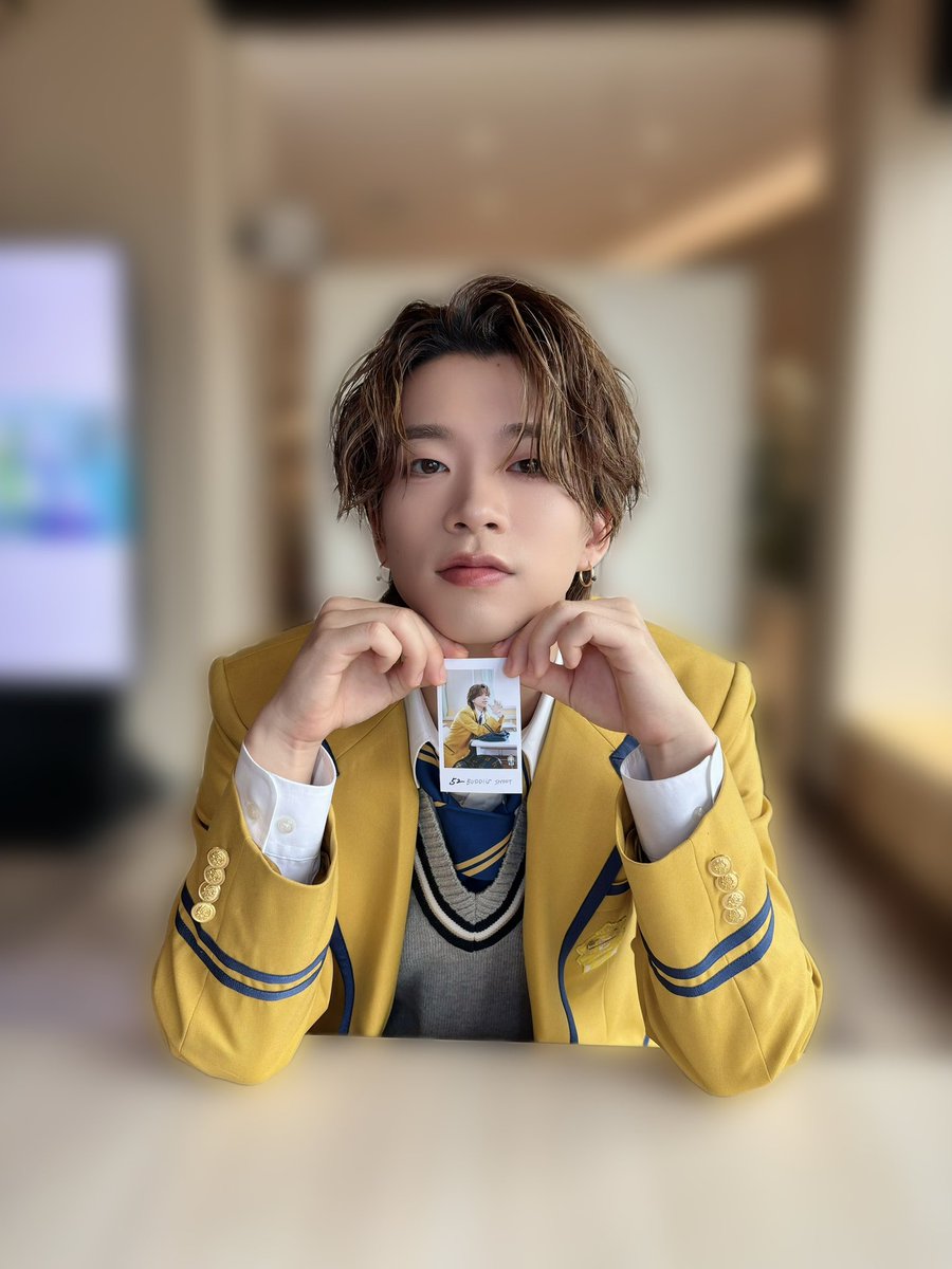 buddiis's tweet photo. ミニフォト〜隣の席セット〜の受注は本日23:59まで⚠️

前後左右はお選びいただけます✏️

〜 #バディ は誰の隣を選ぶ？〜

▷同じクラスにいたら合唱コンクール絶対優勝 #KEVIN

▷文化祭準備一緒に居残りしてくれそう #SHOOT

▷文化祭ミスターコン3年連続出場 #YUMA

🔗ご注文はこちら💨💨
https://t.co/CTTWRjn6s0